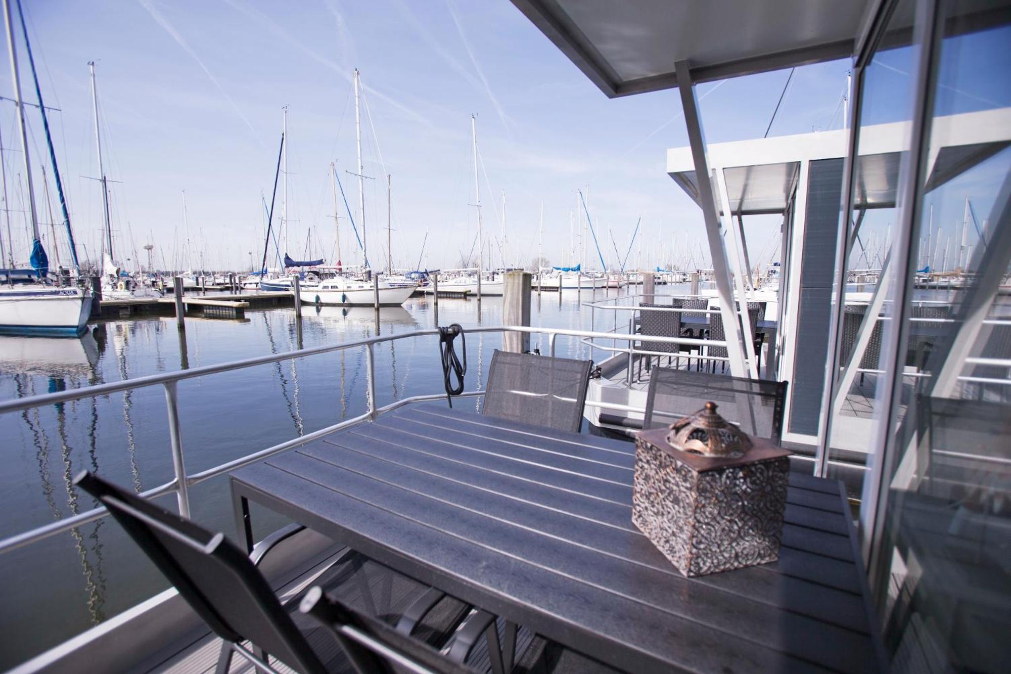 Marinaparcs Almere Buitenkant foto